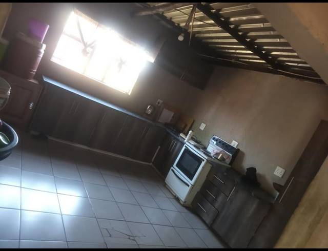 2 BEDROOM HOUSE FOR SALE IN MABOPANE UNIT B